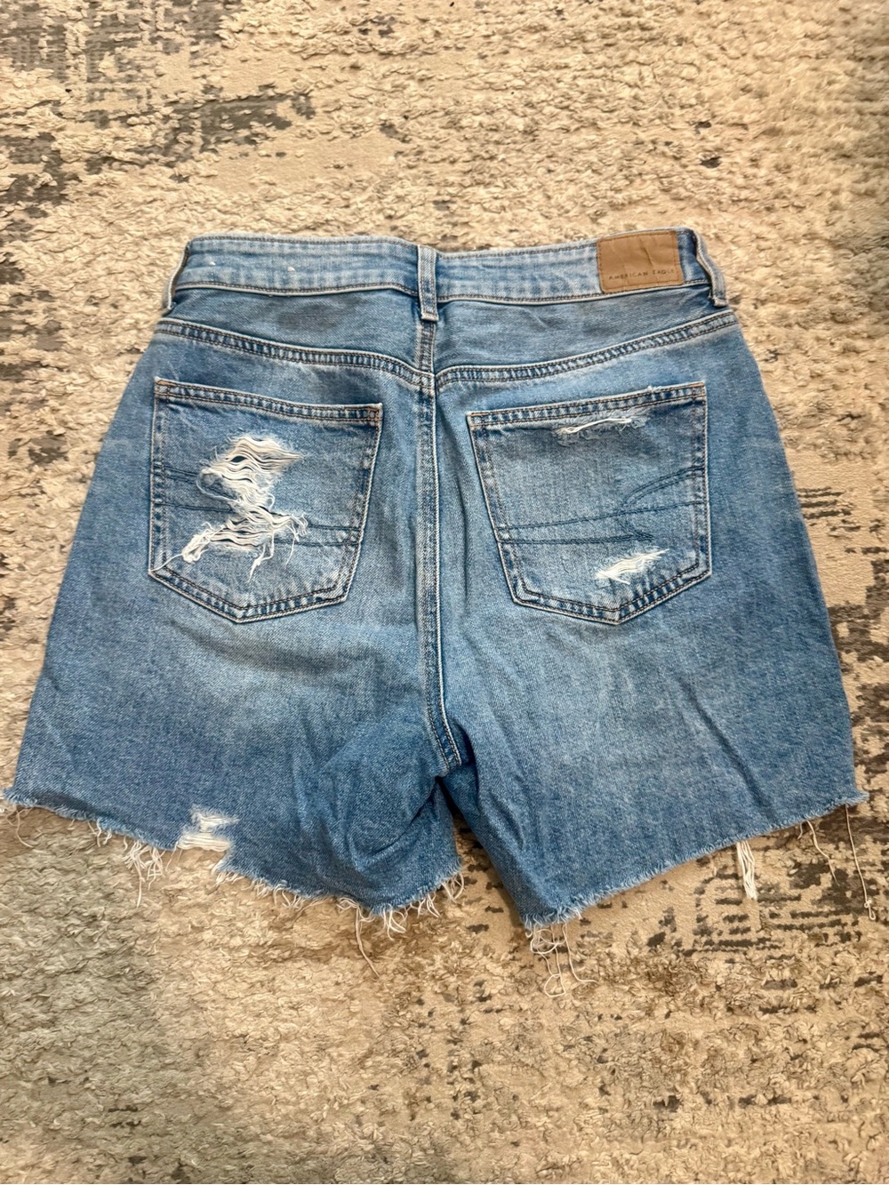 AE Shorts - Picture 2 of 3